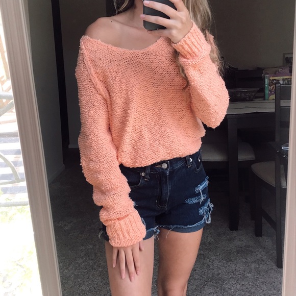 Sweaters - Peach Oversized Sweater Size Small